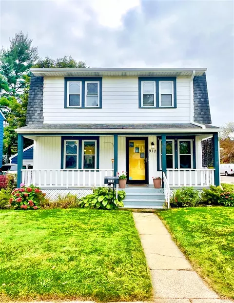 917 W Barnes, Lansing, MI 48910