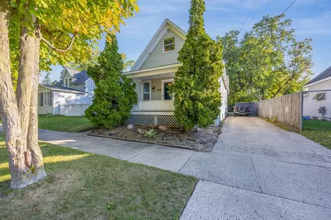 607 Maple, Cadillac, MI 49601