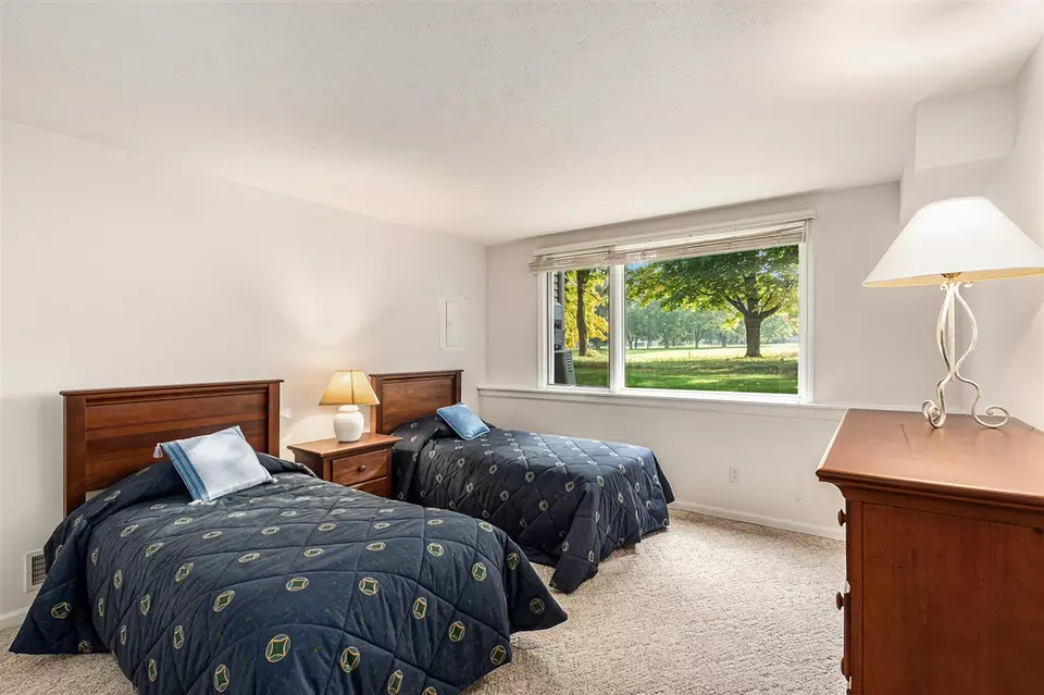 Bedroom - 5954 Gleneagle, Hudsonville, MI 49426 photo 2 of 2