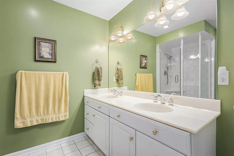 Bath - 5954 Gleneagle, Hudsonville, MI 49426 photo 2 of 3