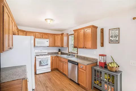Kitchen - 12100 Dylan, Parma, MI 49269 photo 2 of 2