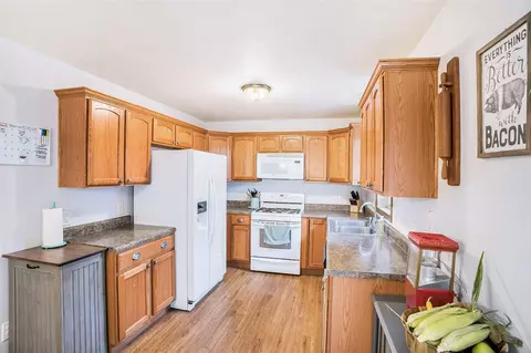 Kitchen - 12100 Dylan, Parma, MI 49269 photo 1 of 2