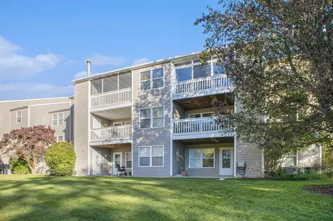 3151 Poplar Crk #203, Kentwood, MI 49512