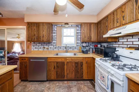 Kitchen - 1518 Southwick, Tecumseh, MI 49286 photo 3 of 3