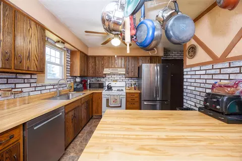 Kitchen - 1518 Southwick, Tecumseh, MI 49286 photo 2 of 3