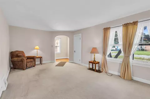 Living - 1105 S Webster, Jackson, MI 49203 photo 2 of 3