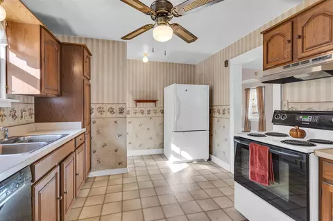 Kitchen - 1105 S Webster, Jackson, MI 49203 photo 3 of 4