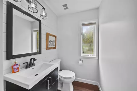 Bath - 7142 Foxmoore, Jackson, MI 49201 photo 1 of 6