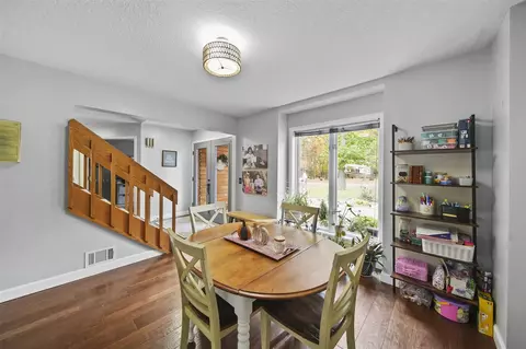 Dining - 7142 Foxmoore, Jackson, MI 49201 photo 2 of 2