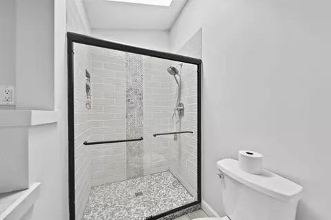 Bath - 7142 Foxmoore, Jackson, MI 49201 photo 4 of 6