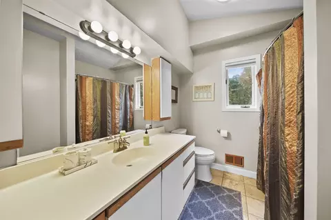 Bath - 7142 Foxmoore, Jackson, MI 49201 photo 5 of 6