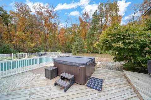 Exterior - 7142 Foxmoore, Jackson, MI 49201 photo 9 of 15