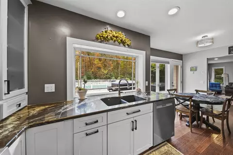 Kitchen - 7142 Foxmoore, Jackson, MI 49201 photo 3 of 3