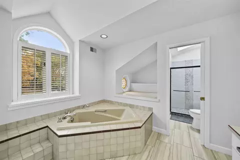 Bath - 7142 Foxmoore, Jackson, MI 49201 photo 3 of 6