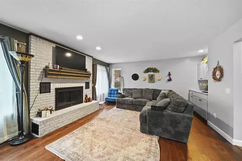 Living - 7142 Foxmoore, Jackson, MI 49201 photo 1 of 3