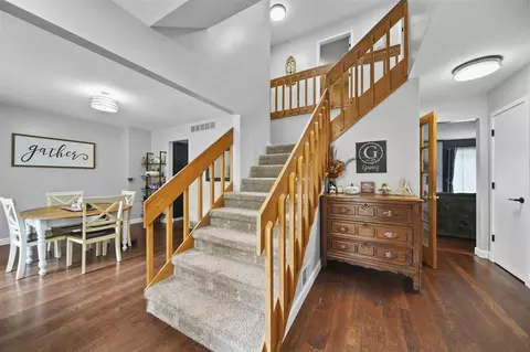 Entry Way - 7142 Foxmoore, Jackson, MI 49201 photo 2 of 4