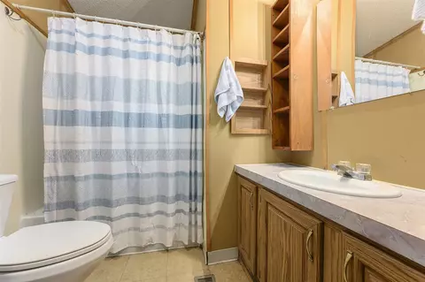 Bath - 3096 140th, Dorr, MI 49323 photo 1 of 2