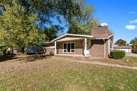 6692 Whiteford Ctr, Lambertville, MI 48144