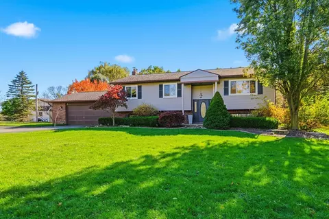 2932 Bogue Crk, Howell, MI 48855