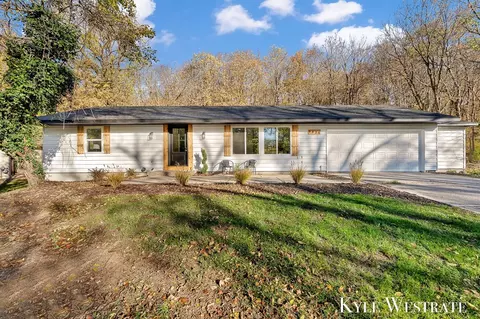 6621 W W Riv, Belmont, MI 49306