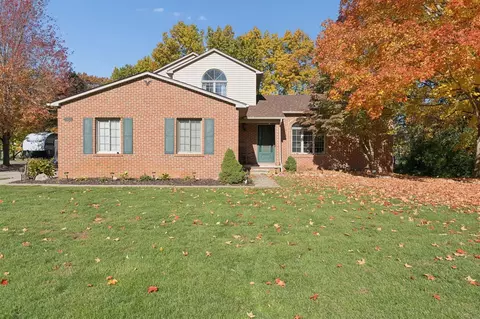 13153 Cove Rdg, South Lyon, MI 48178