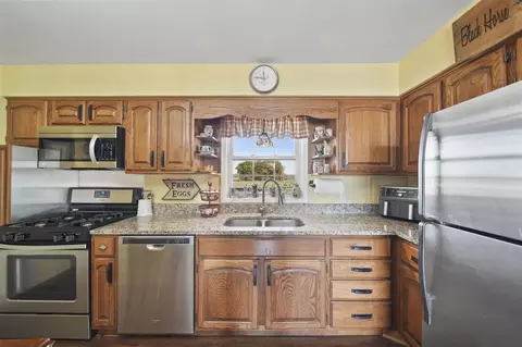 Kitchen - 1284 Codling, Adrian, MI 49221 photo 3 of 3