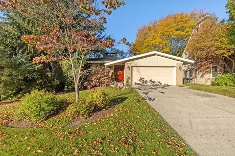 2441 Oakwood, Grand Rapids, MI 49505