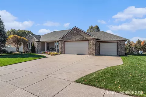 8475 Deer Forest Mdws, Caledonia, MI 49316