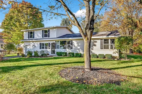 1934 E Riv, Muskegon, MI 49445