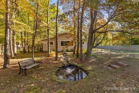27 S 160th, Holland, MI 49424
