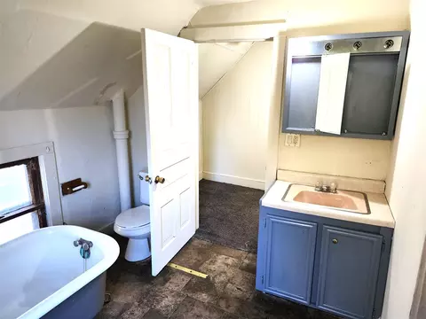 Bath - 210 Middle, Three Rivers, MI 49093 photo 1 of 3