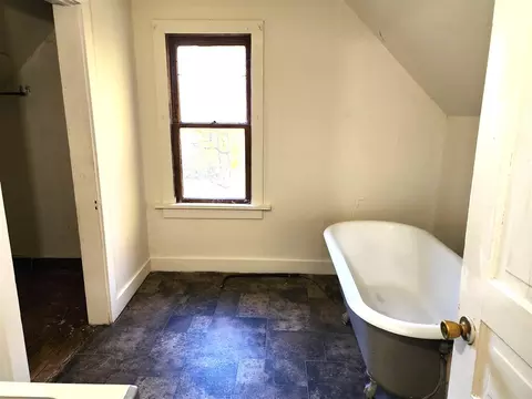 Bath - 210 Middle, Three Rivers, MI 49093 photo 2 of 3