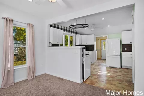 325 S Division, Lowell, MI 49331 photo 13