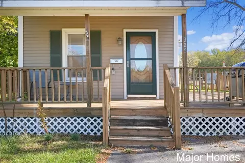 325 S Division, Lowell, MI 49331 photo 6