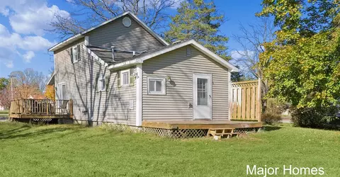 325 S Division, Lowell, MI 49331 photo 31