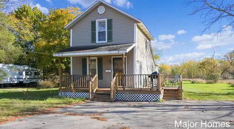 325 S Division, Lowell, MI 49331 photo 2