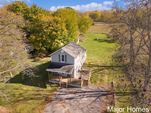 325 S Division, Lowell, MI 49331