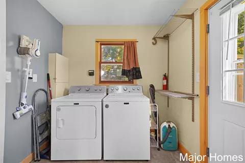 325 S Division, Lowell, MI 49331 photo 21