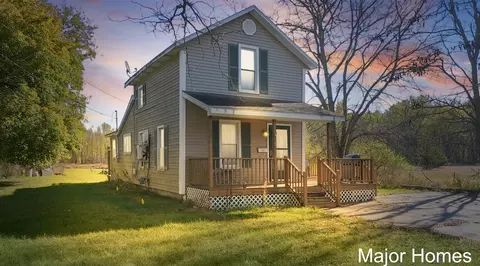 325 S Division, Lowell, MI 49331 photo 3