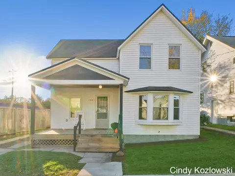 1221 Garfield, Grand Rapids, MI 49504