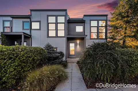2114 New Town, Grand Rapids, MI 49525