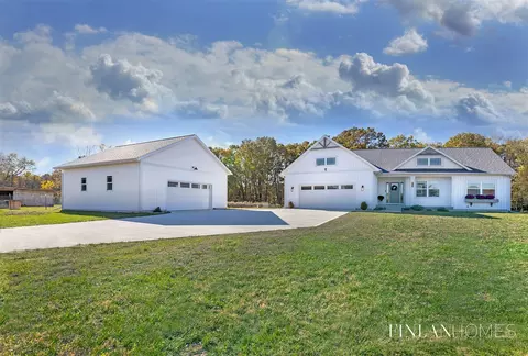 2845 Montcalm, Lowell, MI 49331