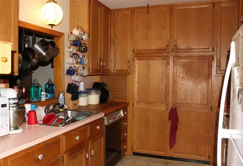 Kitchen - 18165 Mohawk, Spring Lake, MI 49456 photo 1 of 3