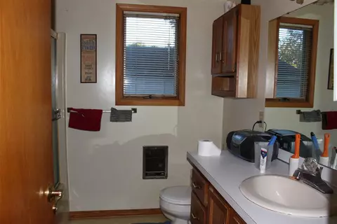 Bath - 18165 Mohawk, Spring Lake, MI 49456 photo 1 of 3