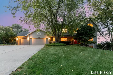 2197 Knollpoint, Ada, MI 49301