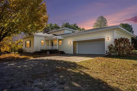 8140 W Rs, Schoolcraft, MI 49087