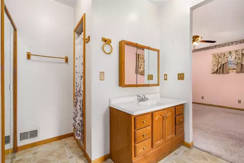 Bath - 13677 Unadilla, Gregory, MI 48137 photo 1 of 5