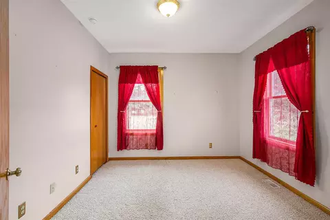 Bedroom - 13677 Unadilla, Gregory, MI 48137 photo 3 of 3