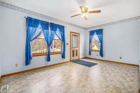 Living - 13677 Unadilla, Gregory, MI 48137 photo 3 of 3