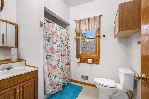 Bath - 13677 Unadilla, Gregory, MI 48137 photo 3 of 5